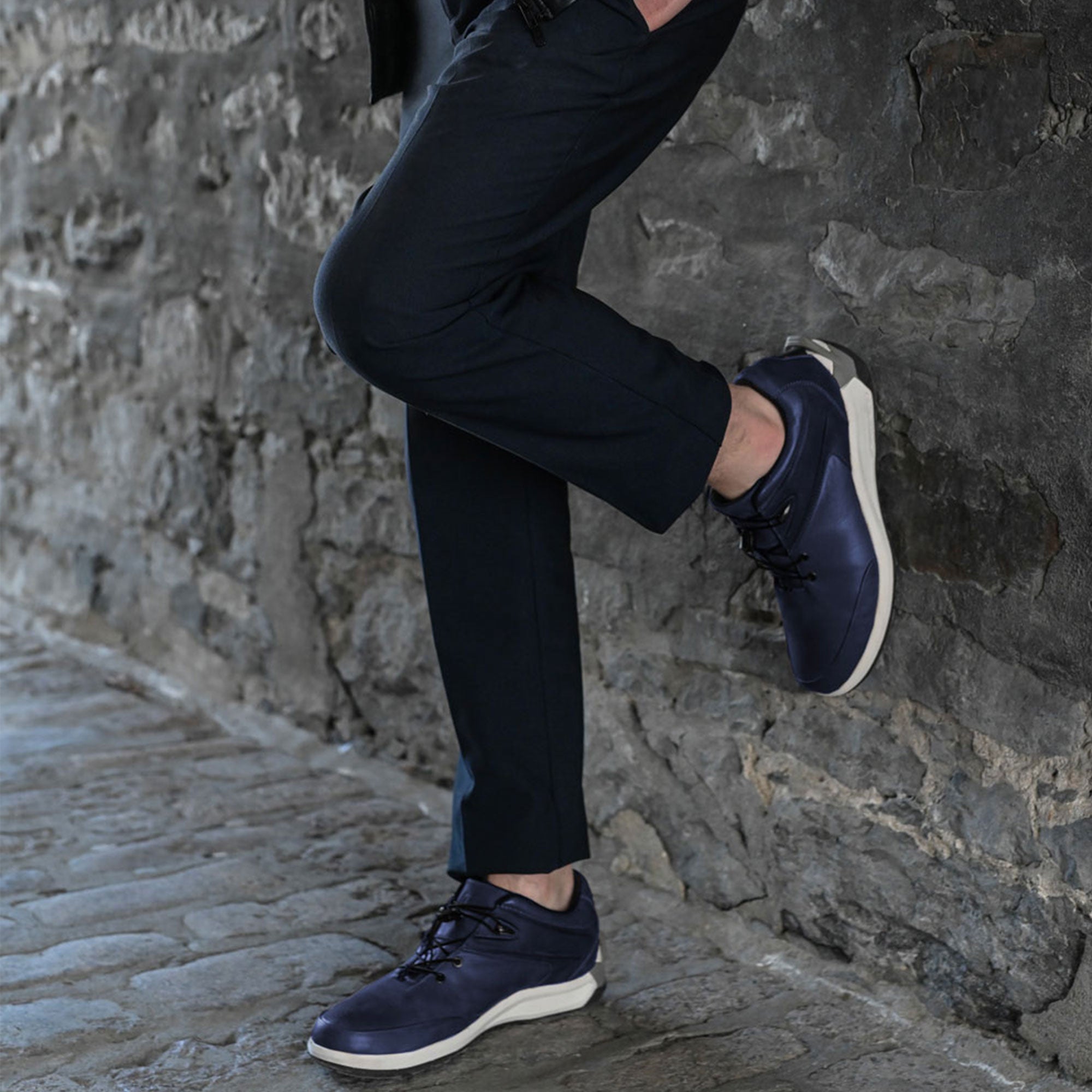 Urban Medium: Blue-Cream